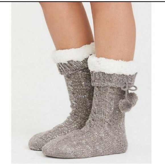 Torrid Slipper Socks Pom Fuzzy Fur Lining Sequins Gray Sweater Knit 7-9 - Picture 1 of 3